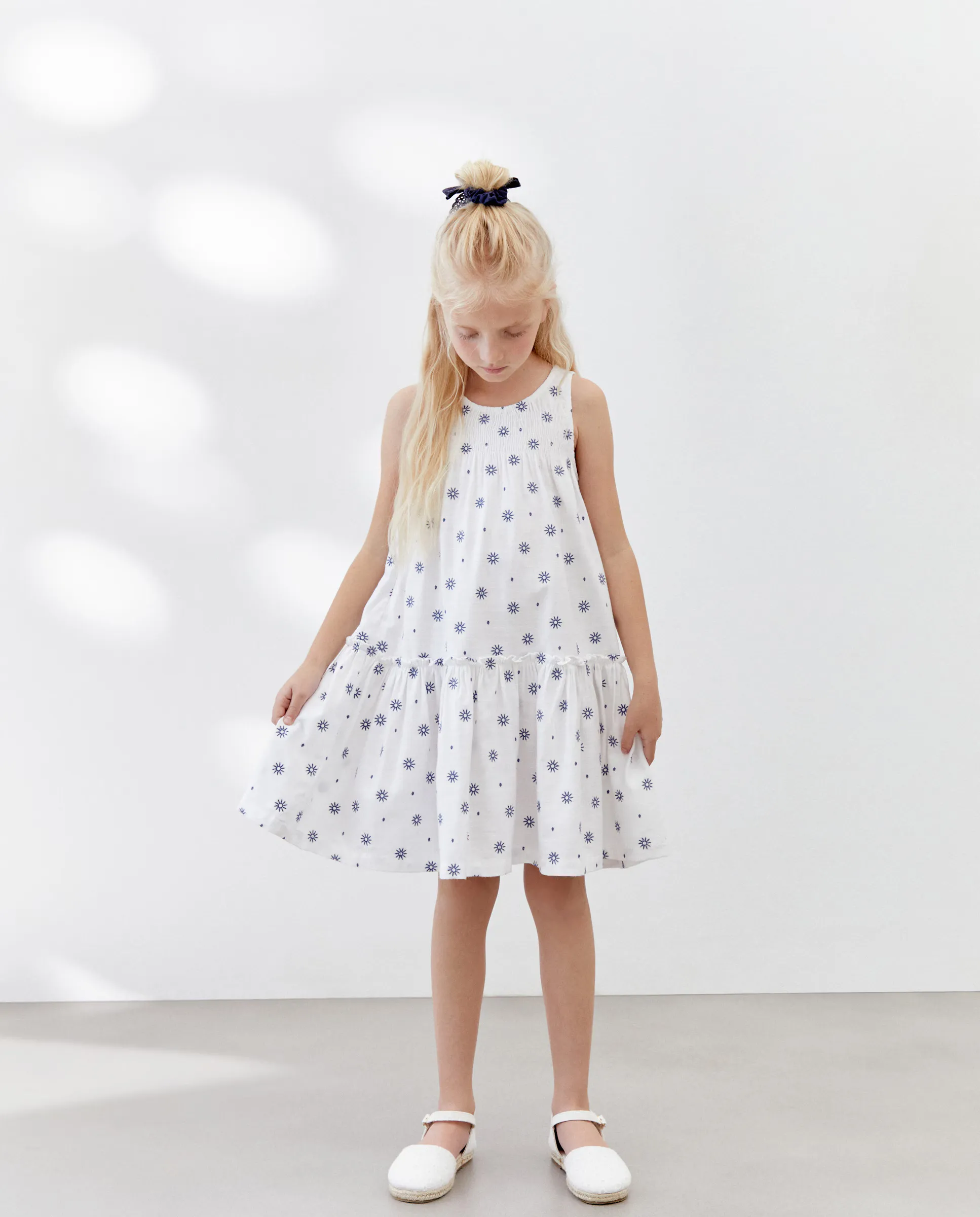 

Безрукавное платье с фантазийным принтом Kids El Corte Inglés, белый