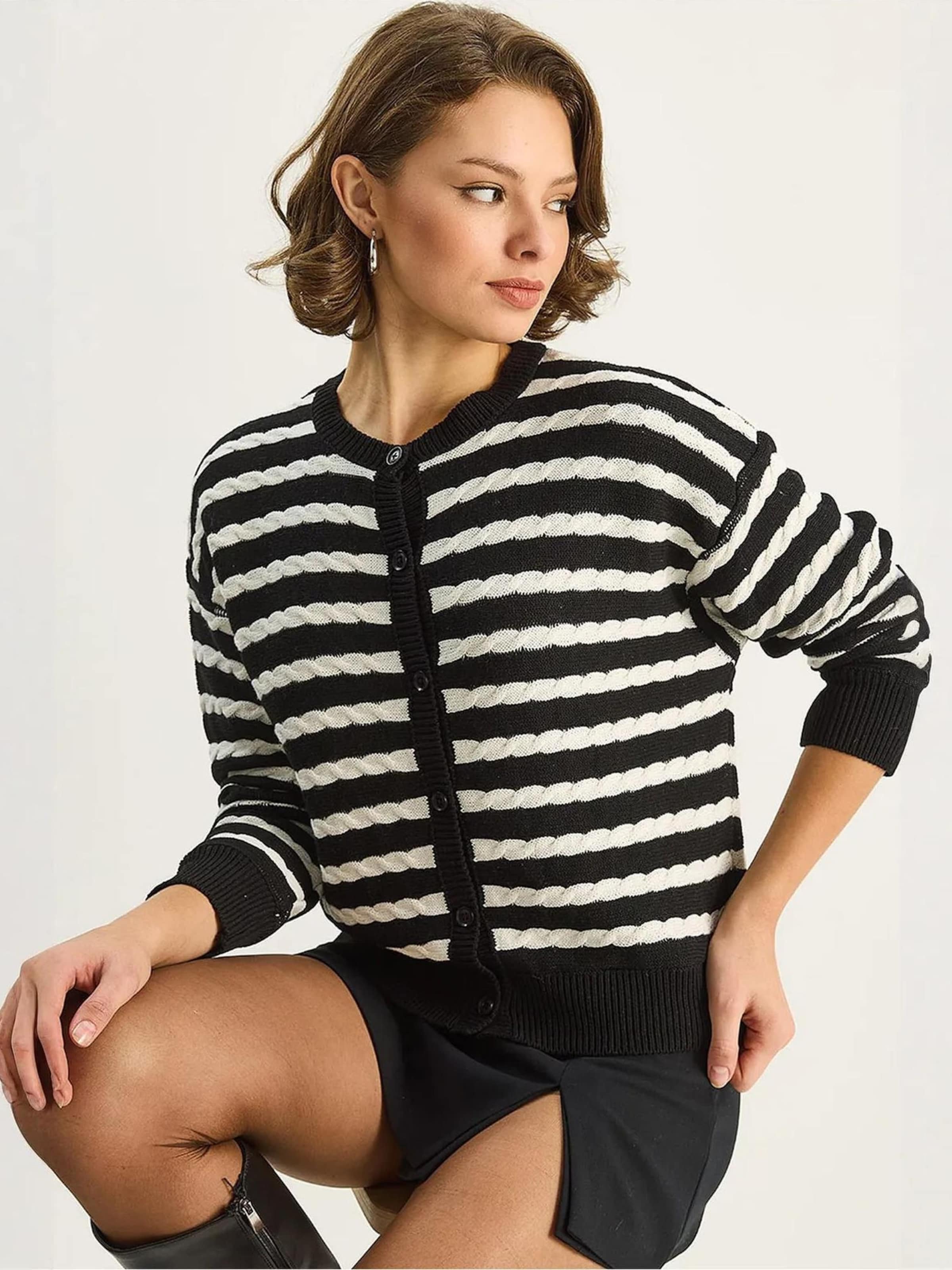 

Bianco Lucci Вязаный кардиган в черном цвете