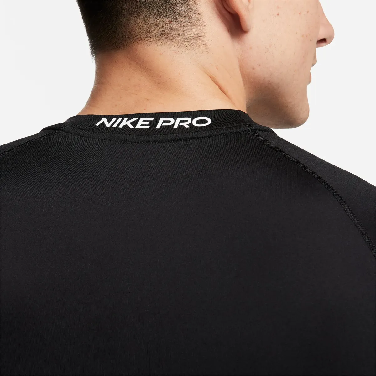 Тренировочная рубашка Nike "PRO DRI-FIT MEN'S SLIM SHORT-SLEEVE TOP", белый — фото 4