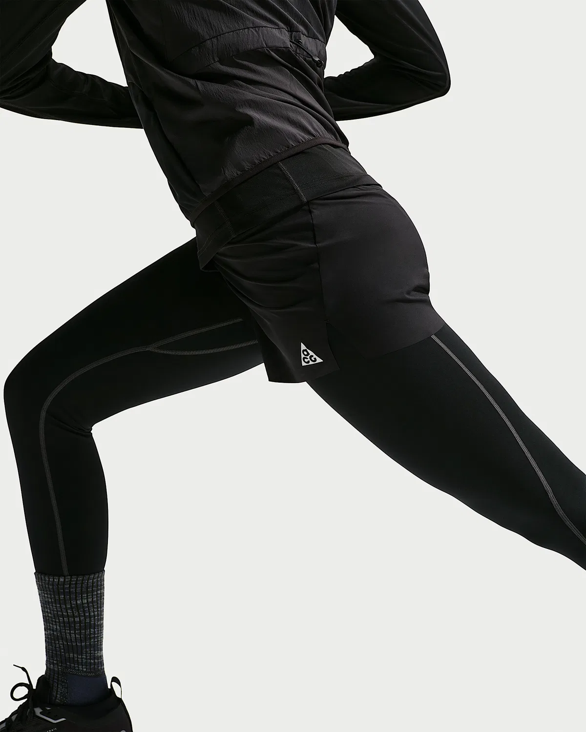 Женские леггинсы Nike ACG "Wildsee", Black/Anthracite/Cool Grey/Summit White — фото 4