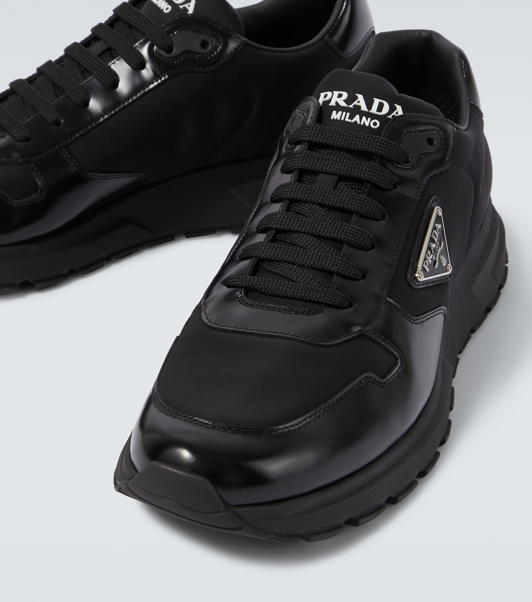 Кроссовки из переработанного нейлона и кожи Prada, черный — фото 3