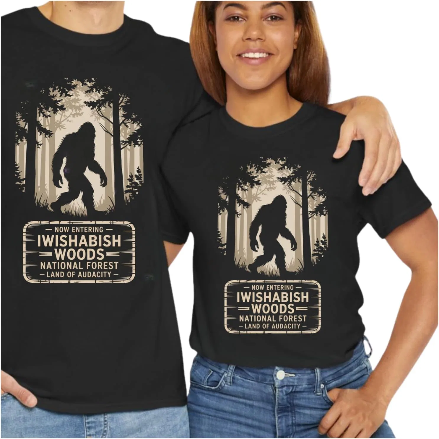 IWISHABISH Woods Bigfoot Shirt - Футболка с принтом "Веселый Сасквоч", унисекс графическая футболка, саркастичный лесной юмор в подарок для мужчин и женщин GENERIC, черный