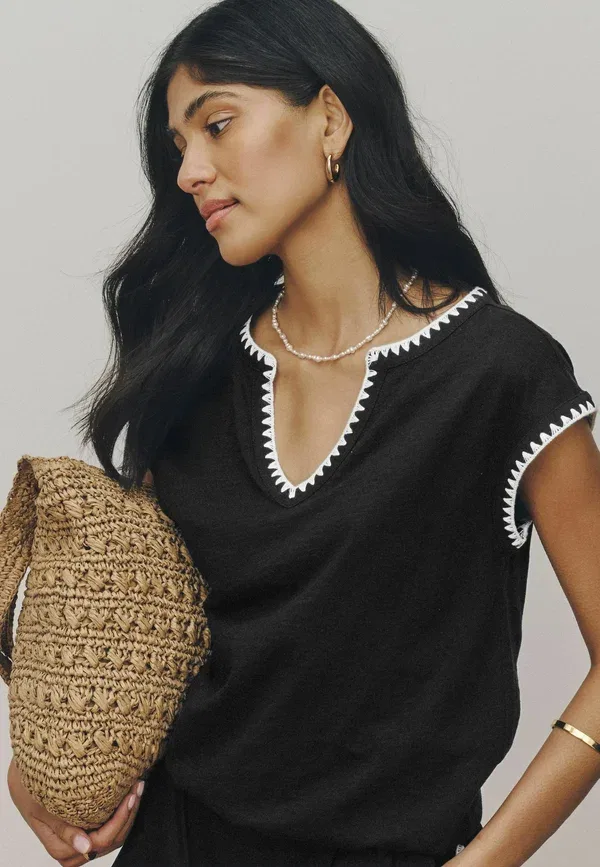 Футболка Next Petite fit bubblehem notch neck whipstitch short sleeve top, черный — фото 3