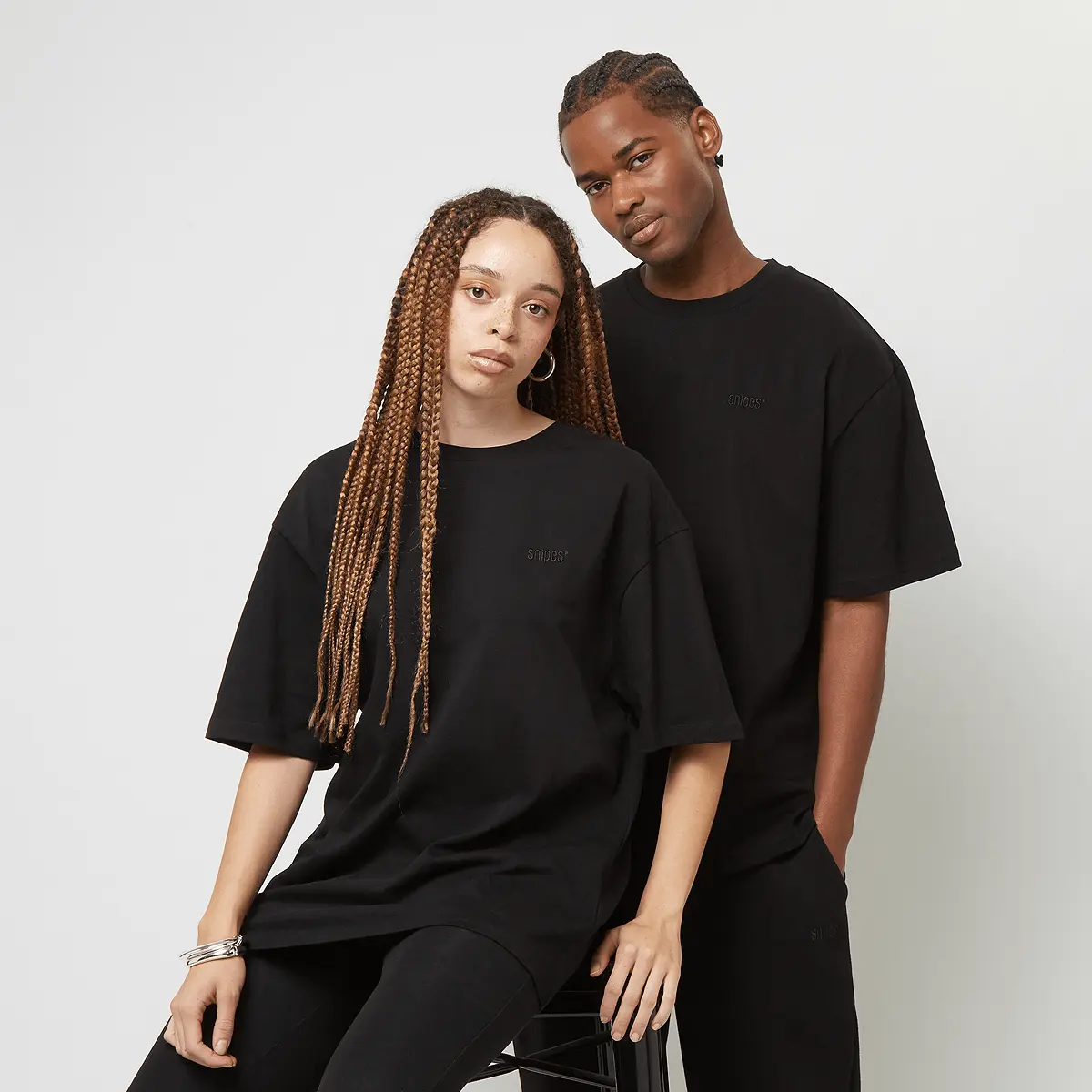 

Футболка SNIPES Small Logo Essential Oversized Tee, черный