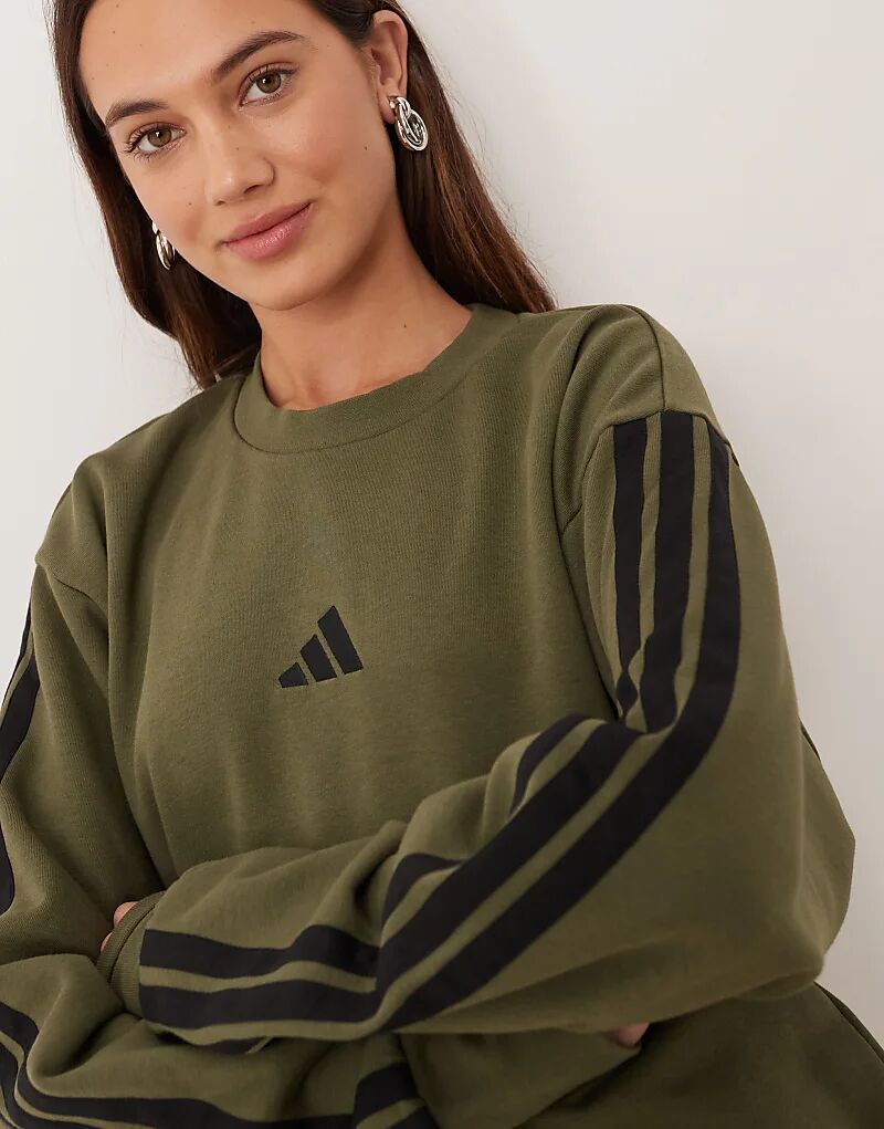 Флисовая толстовка Adidas Sportswear Three Stripe цвета хаки — фото 2
