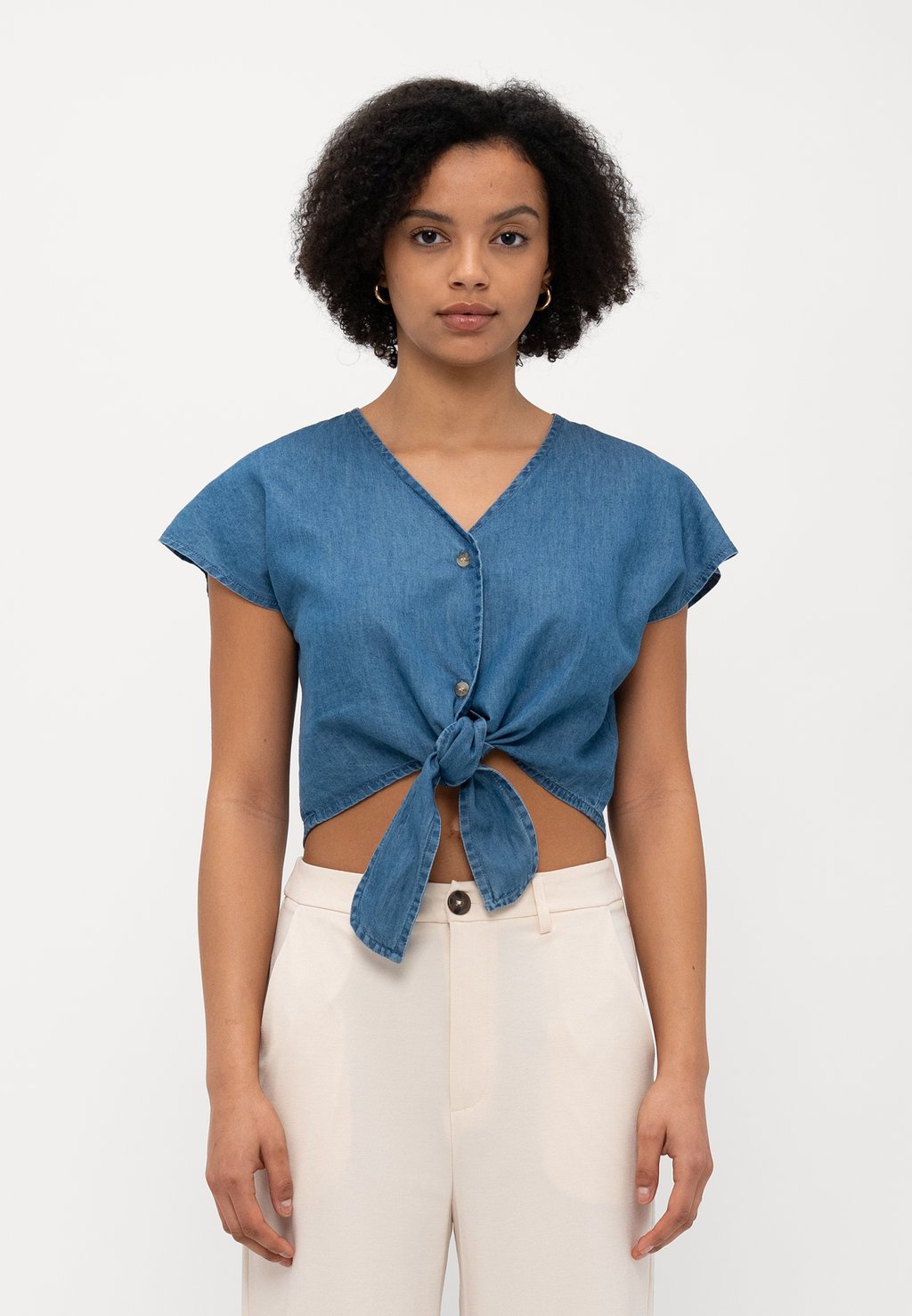 

Блуза ONLBEA SIESTA KNOT SHIRT ONLY Petite, цвет Medium Blue Denim