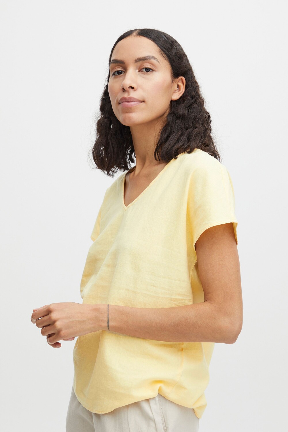 

Блуза b.young Kurzarm BYFALAKKA VNECK BLOUSE, желтый
