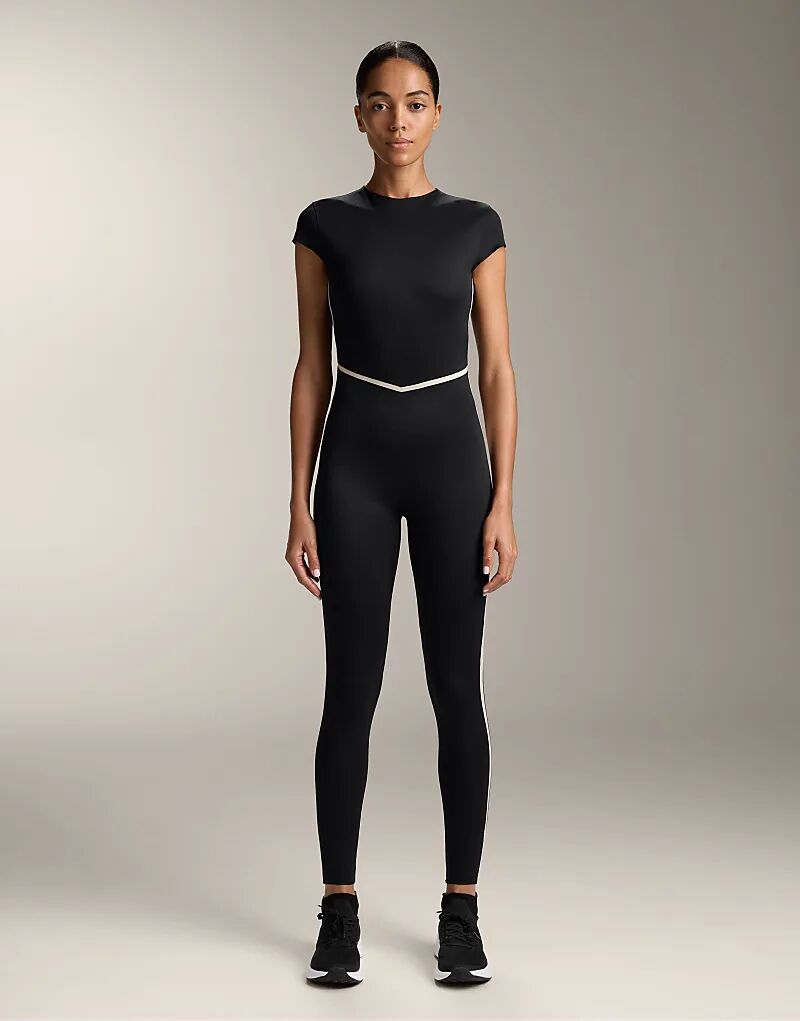 

Комбинезон OYSHO Perfect adapt с боковой линией талии черного цвета