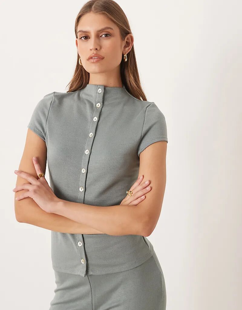 

Плотный, плотный кардиган с короткими рукавами на пуговицах от ASOS DESIGN, серый