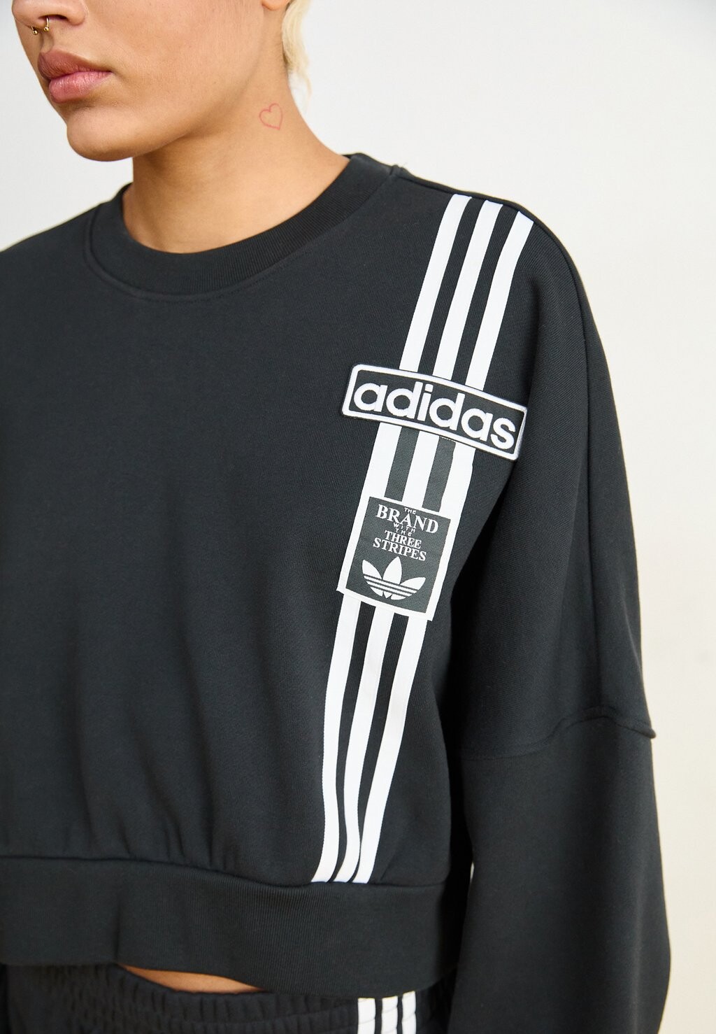 

Толстовка CROP adidas Originals, черный