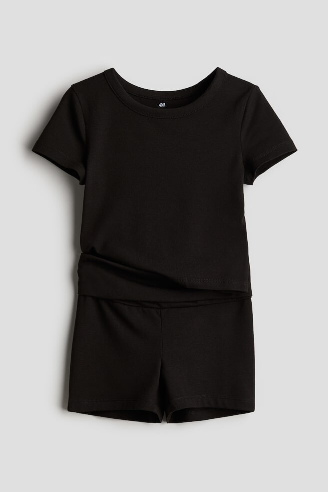 

Костюм-Двойка: топ и шорты H&M, черный