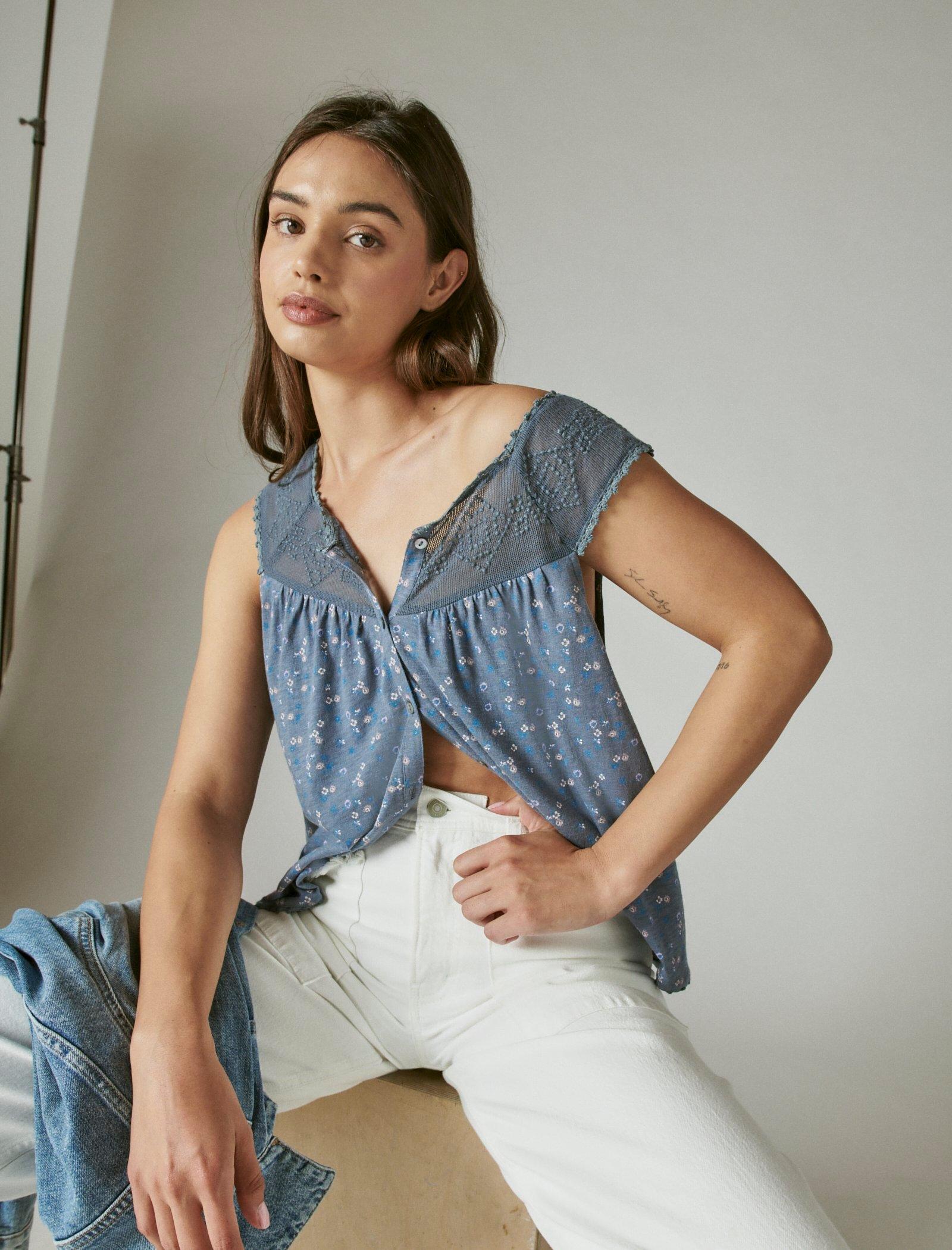 

Женская майка Lucky Brand с геометрическим принтом и вышивкой, синий