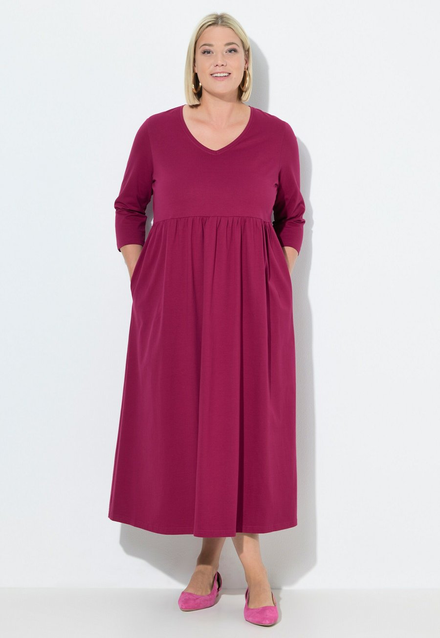 

Платье Ulla Popken COUTURE EMPIRE COL V MANCHES 3/4 POCHES, Burgundy/Bordeaux