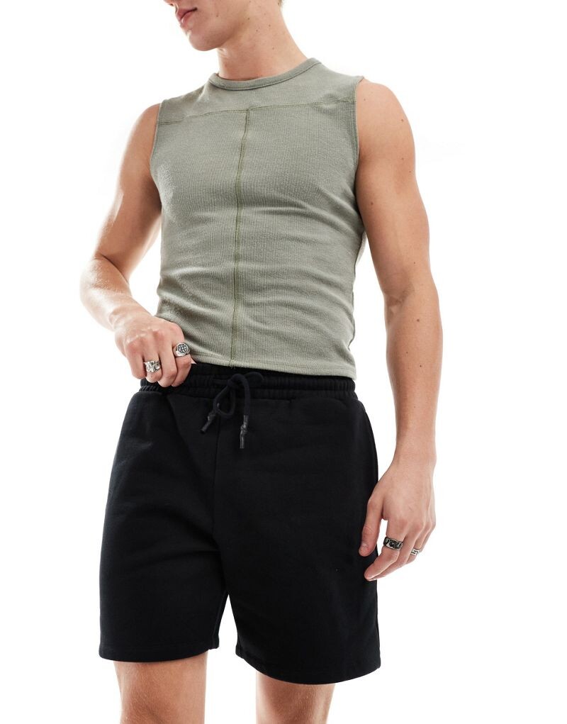 

Черные шорты средней длины ASOS DESIGN