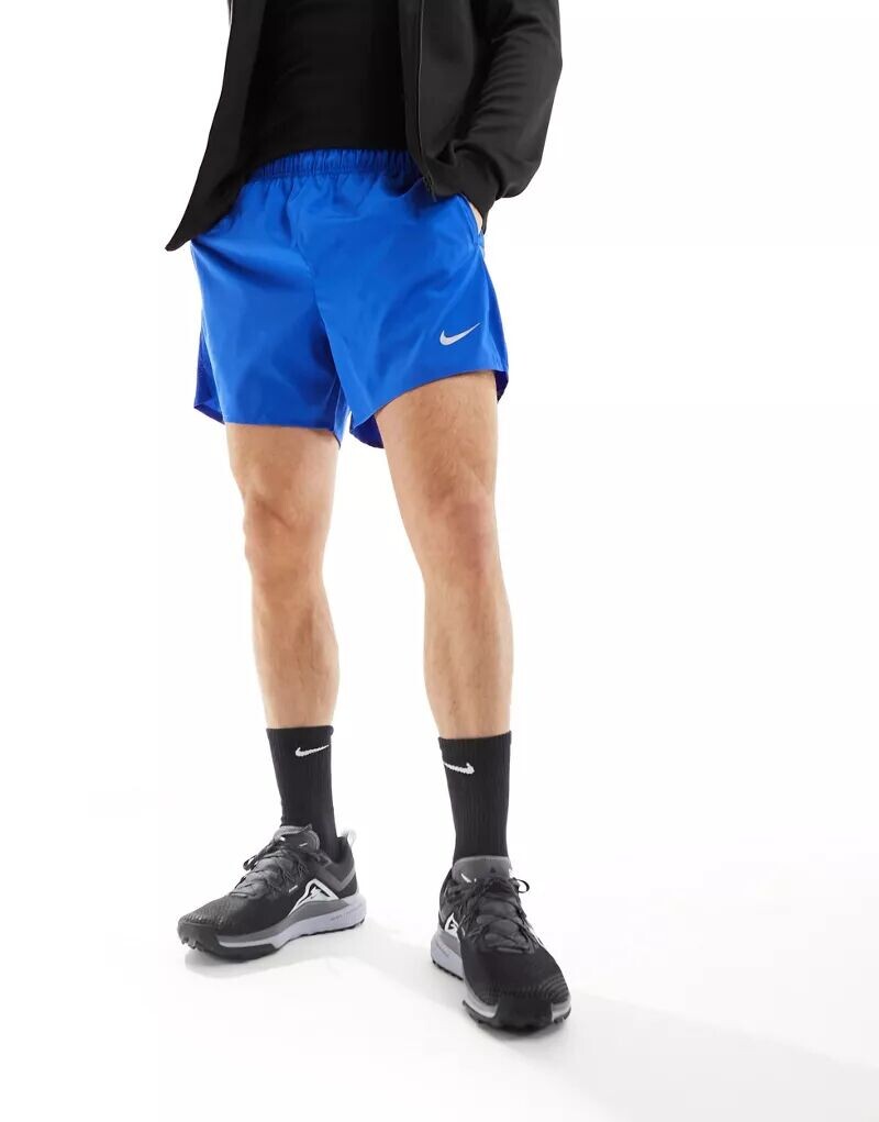 

Ярко-синие шорты Nike Dri-FIT Challenger размером 5 дюймов с внутренним швом