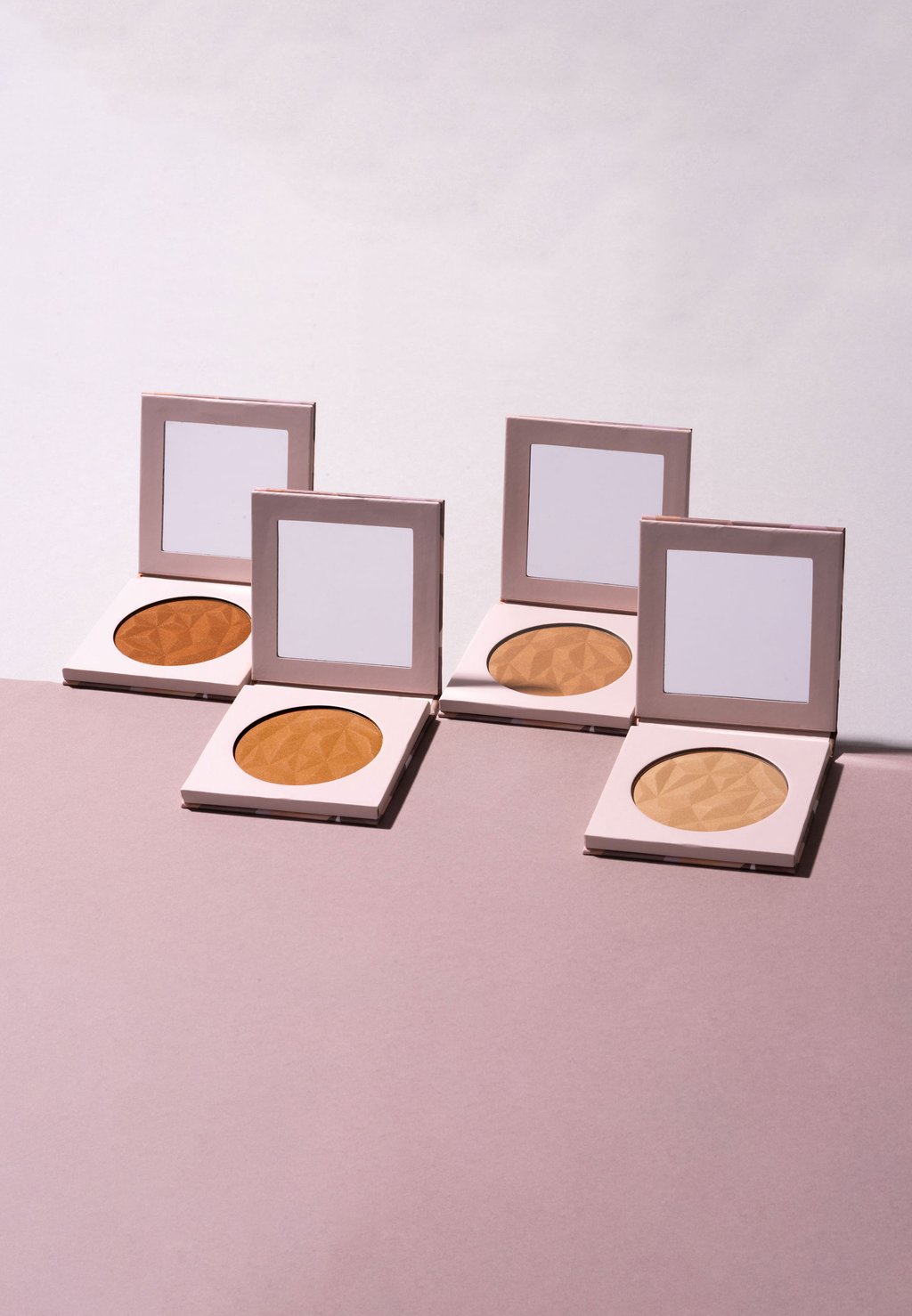 

Пудра Infinity Bronzer LH cosmetics, бежевый меланж