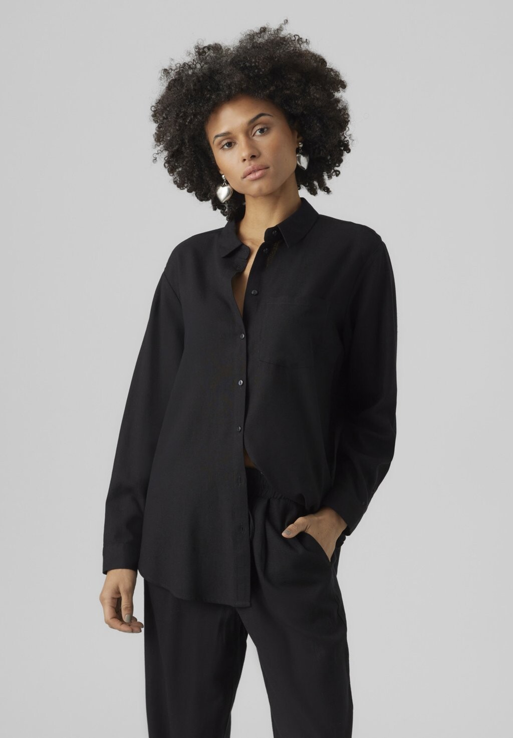 

Рубашка Vero Moda, черный