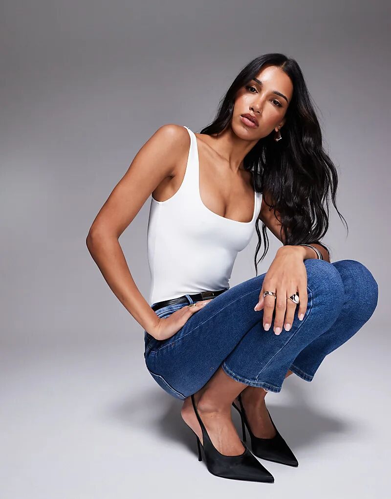 

Современный американский топ-танк в белом цвете.