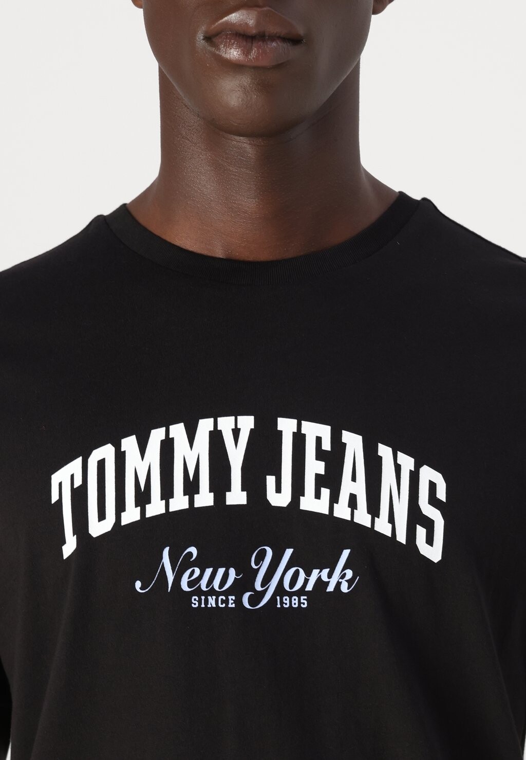 

Футболка с принтом VARSITY POP TEE Tommy Jeans, черный