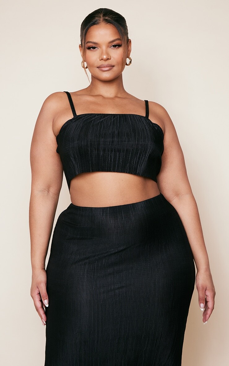

PrettyLittleThing Черный укороченный топ с плиссировкой и бретелями Plus