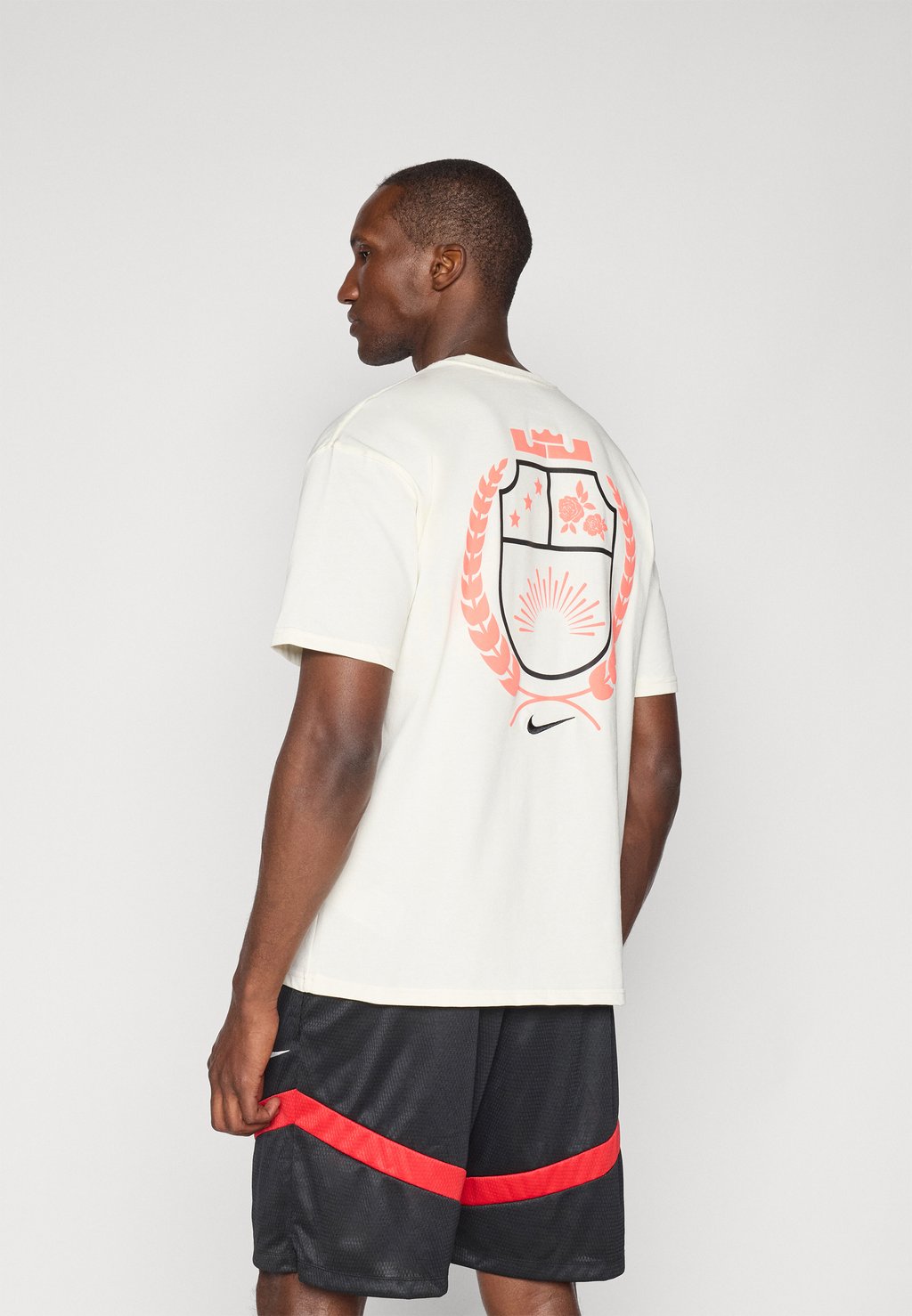 

Футболка с принтом LEBRON JAMES TEE Nike Performance, слоновая кость