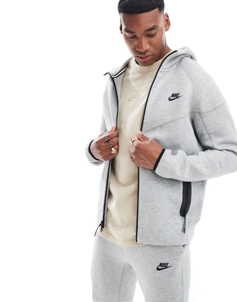 

Серая худи на молнии во всю длину Nike Tech Fleece