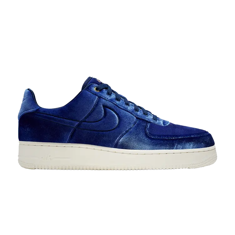 

Кроссовки Nike Air Force 1 Low '07 Premium 'Blue Velour', синий