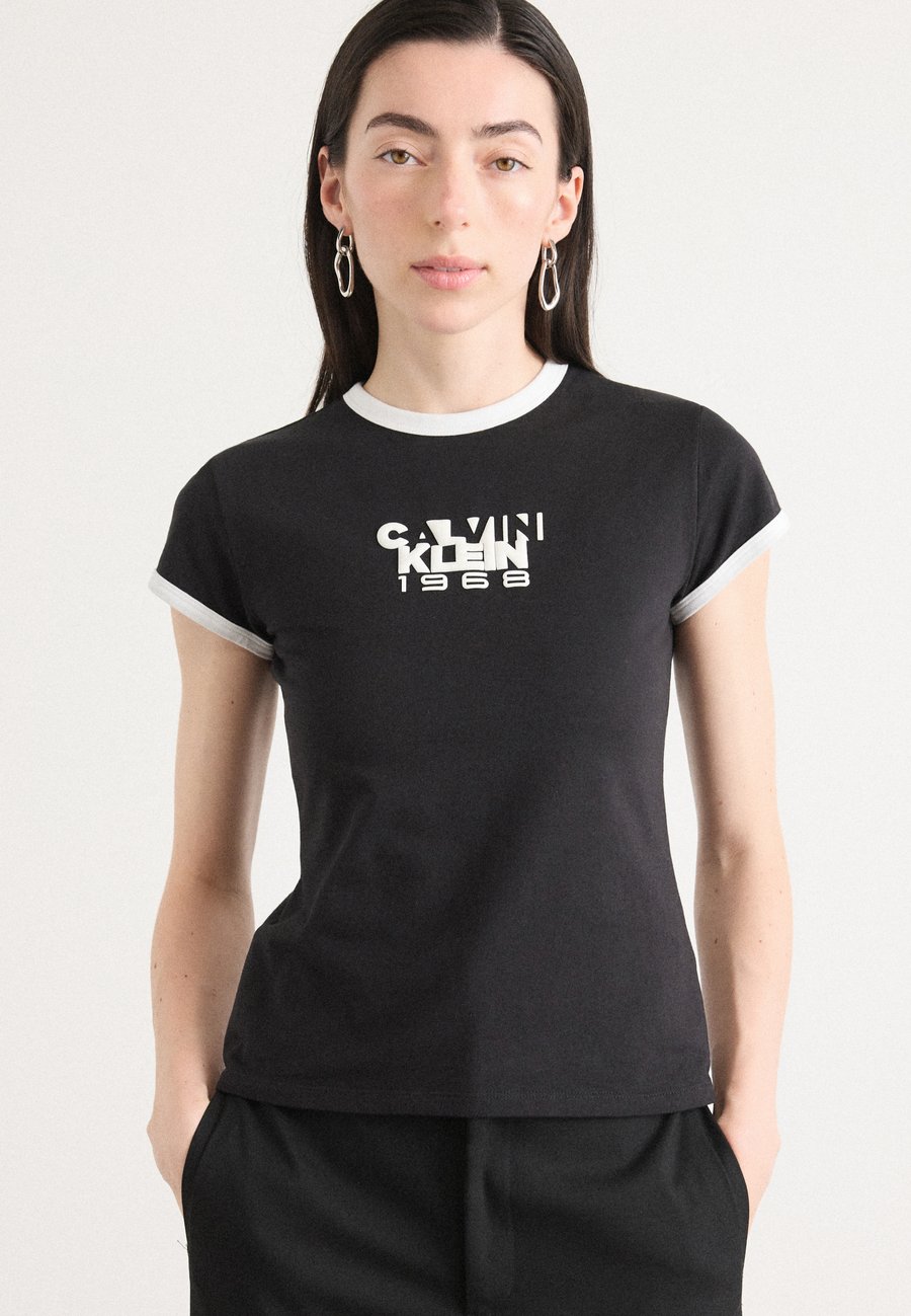 

Футболка Calvin Klein Jeans 1968 GRAPHIC BABY TEE, Black, Черный, Футболка Calvin Klein Jeans 1968 GRAPHIC BABY TEE, Black