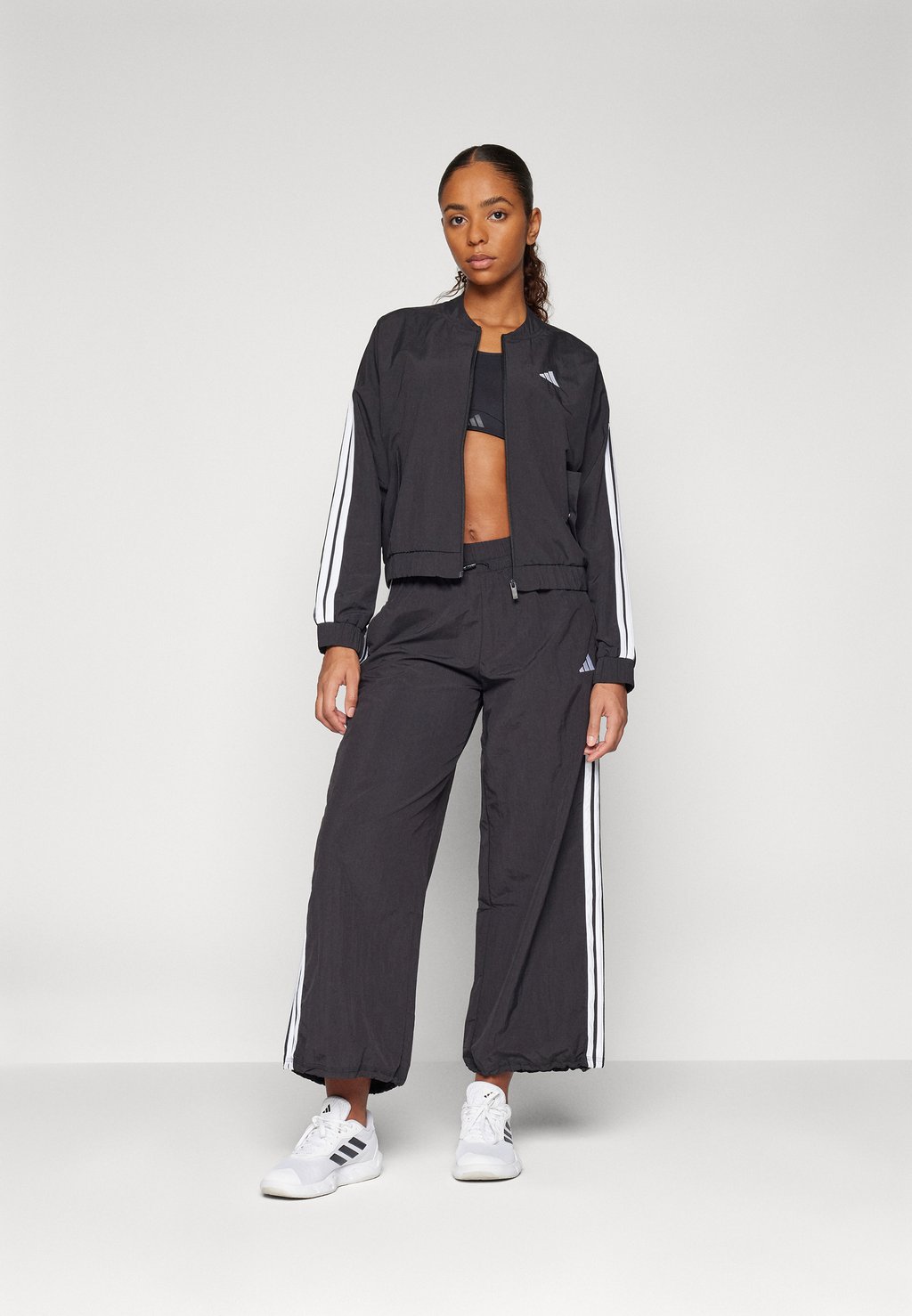 Тренировочная куртка BOMBER adidas Sportswear, черный — фото 2