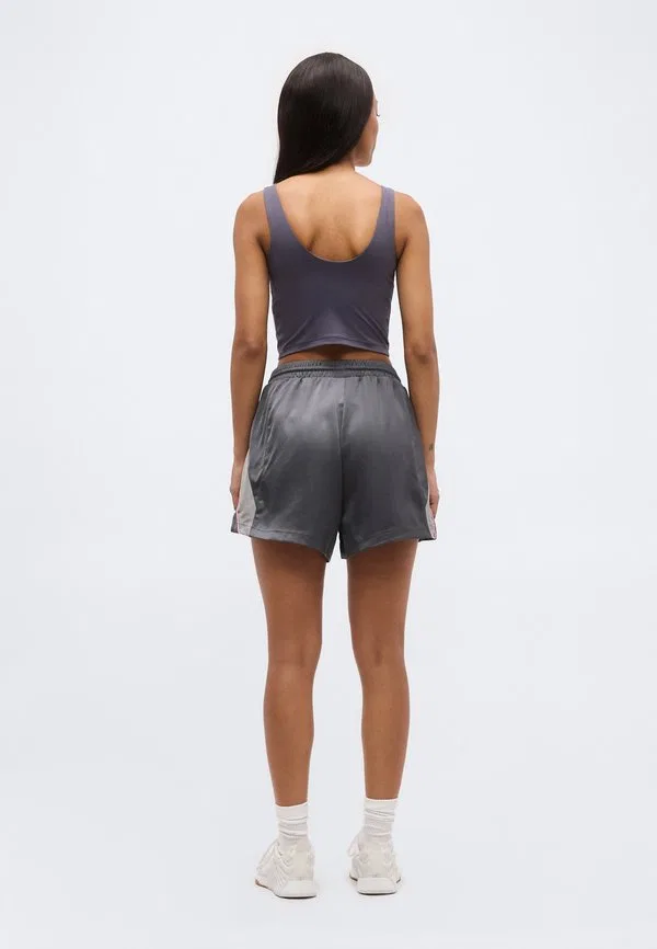 Спортивные шорты для стадиона Adidas Sportswear, Grey Six/Solid Grey/Tropic Bloom — фото 3