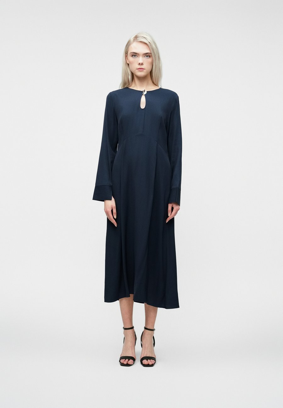 

Платье Selected Femme SLFBEATRICE REGULAR MIDI DRESS, Dark Sapphire/Dark Blue