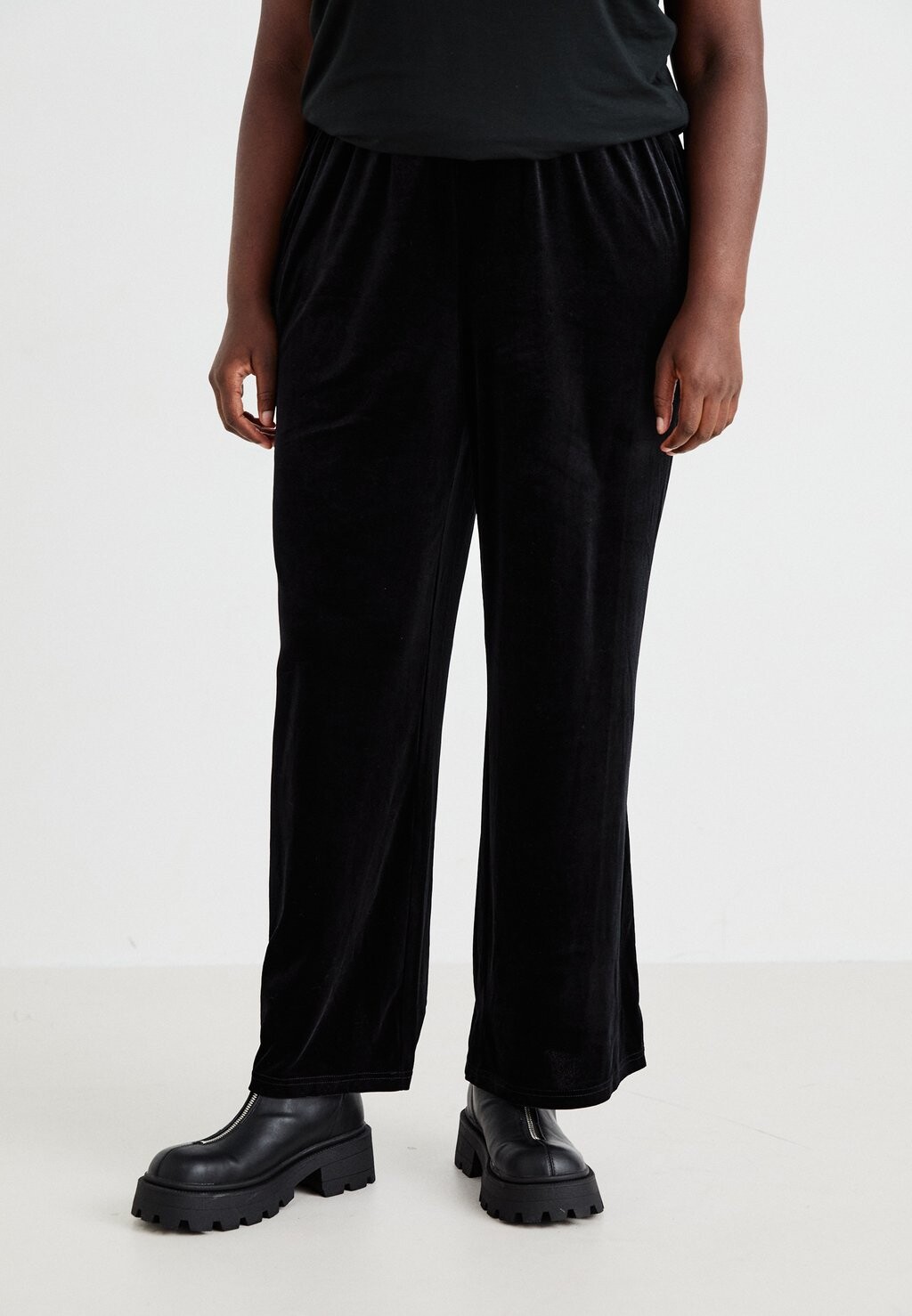 

Брюки VMCEFFIE WIDE PANTS Vero Moda Curve, черный