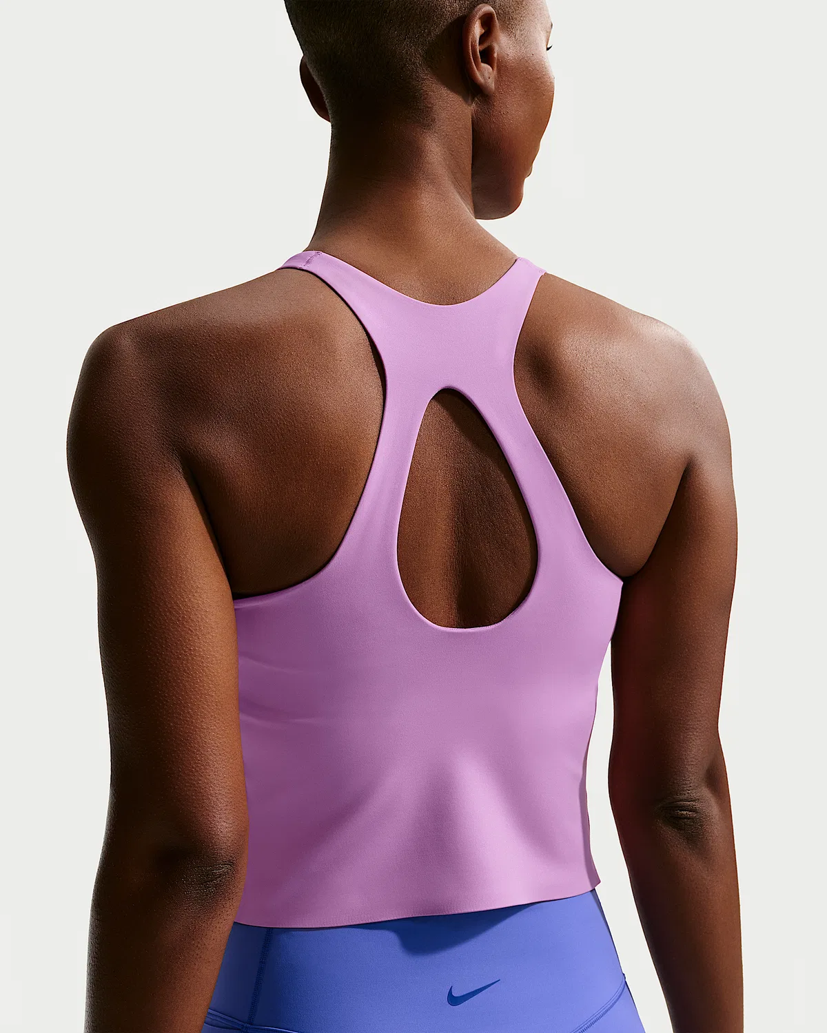 Женский топ-бра Nike Universa средней поддержки с чашечками, Light Magenta/Dark Orchid/Desert Berry