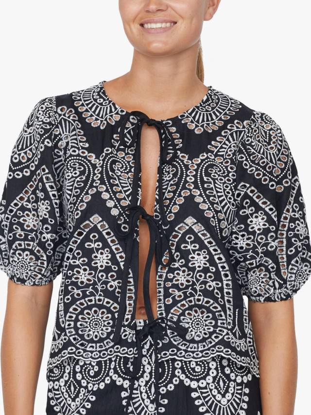 

Топ Nell с вышивкой и завязкой спереди Sisters Point, Black/Cream