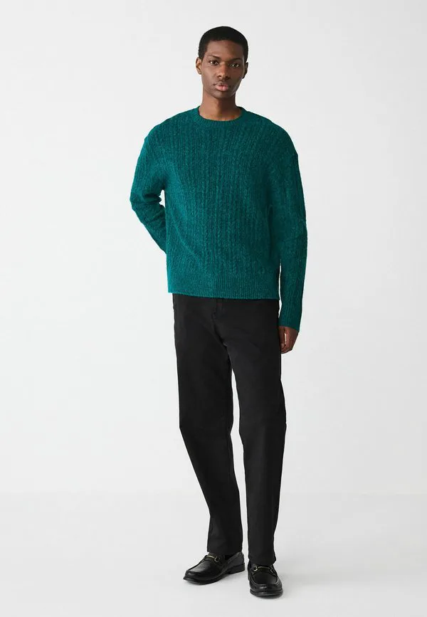 Уютный джемпер свободного кроя с круглым вырезом и косами. Next, Teal Blue — фото 2