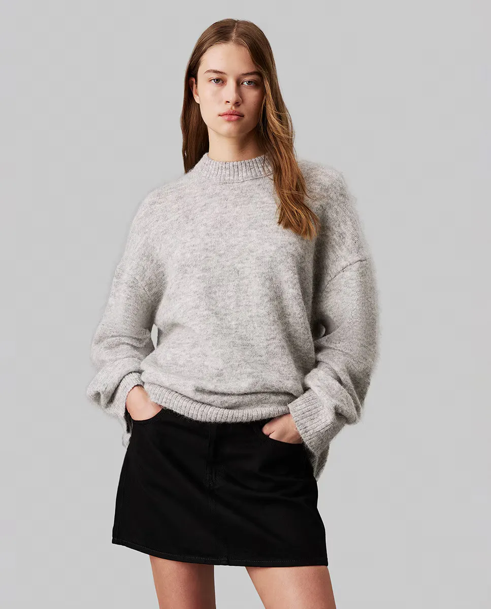 

Женский свитер с высоким воротником и спущенными плечами Calvin Klein Jeans, серый