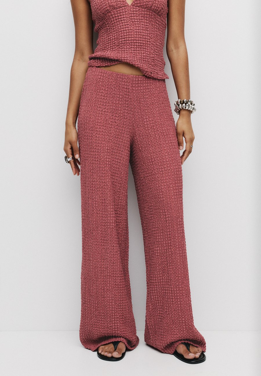 

Брюки PULL&BEAR CREASED-EFFECT STRAIGHT, Bordeaux