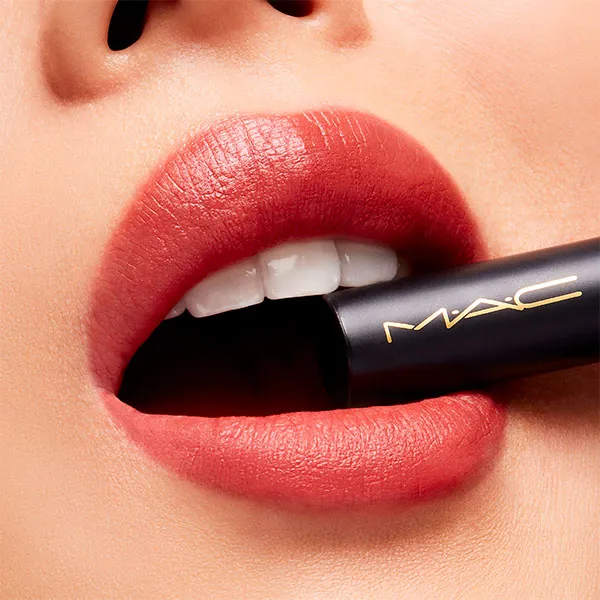 Губная помада Powder Kiss Velvet Blur Mac Cosmetics, цвет sweet cinnamon — фото 4