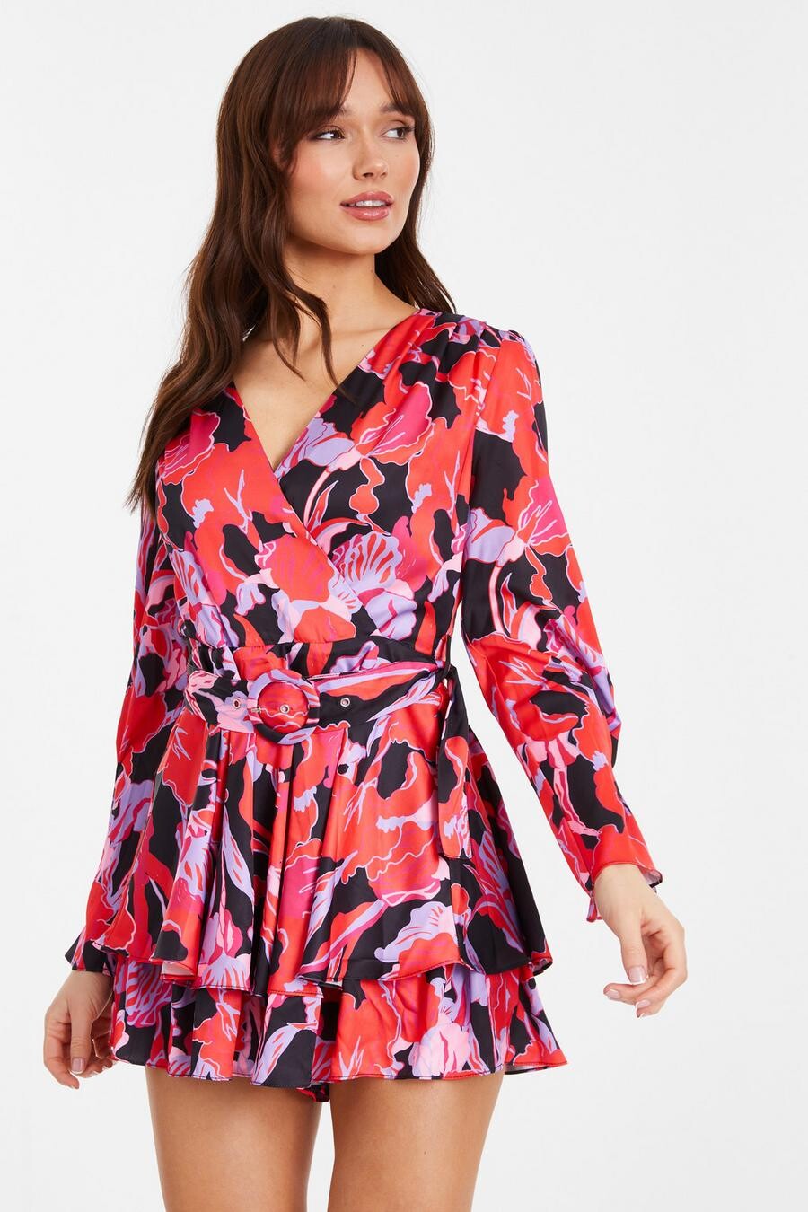 

Красный атласный комбинезон с запахом и цветочным принтом QUIZ Clothing