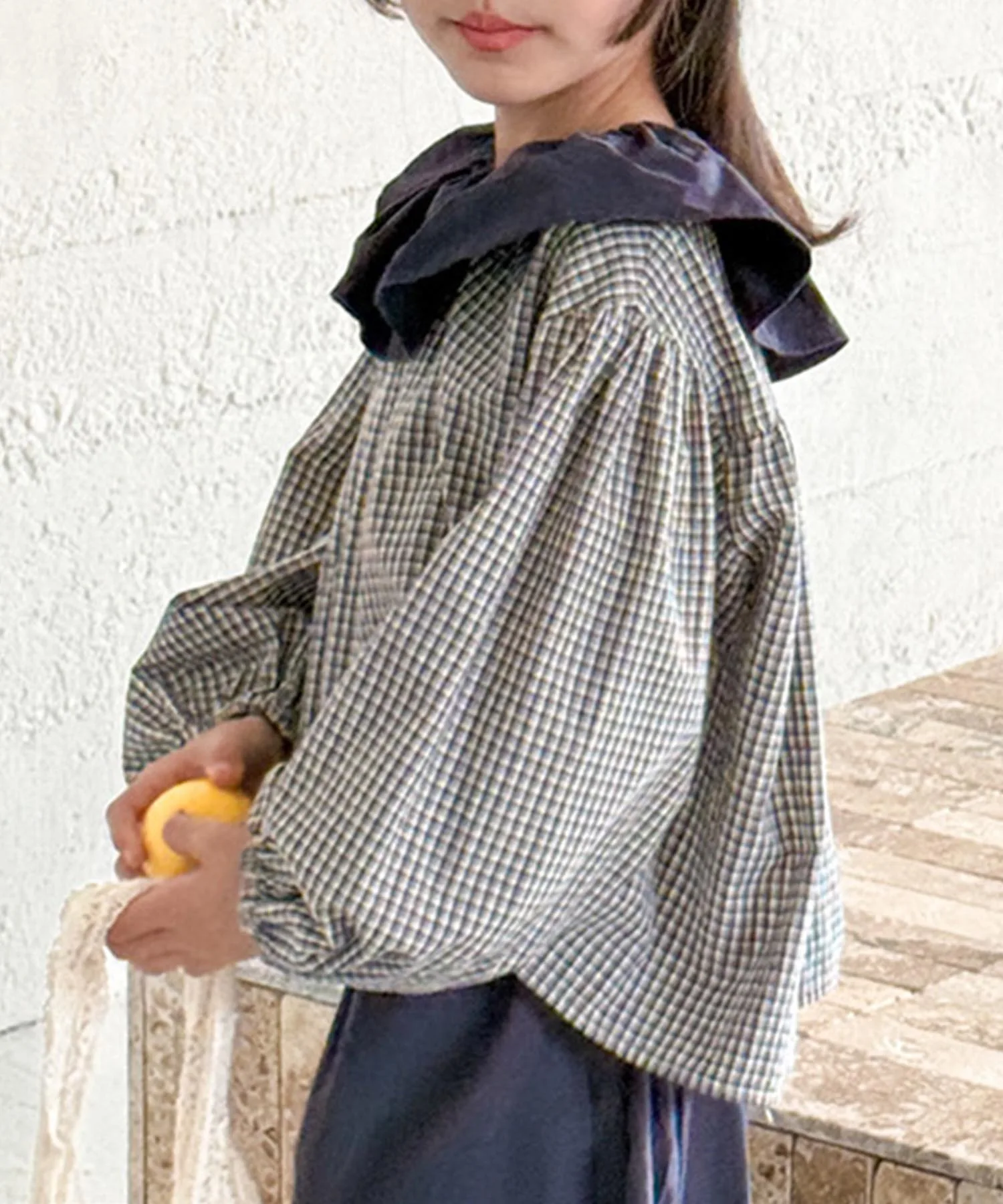 Блузка в клетку с воротником-рюшами Aimoha Kids, gray — фото 4