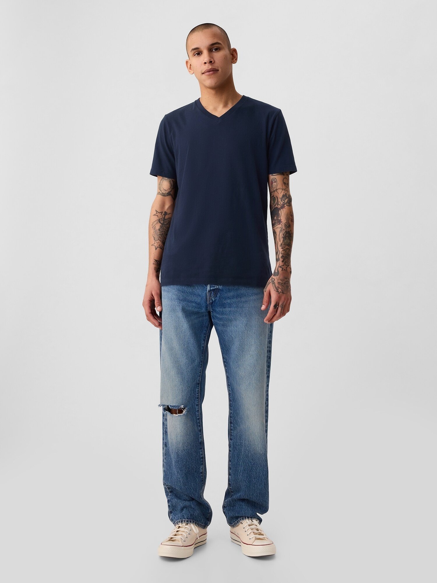 (M) Стандартная футболка с V-образным вырезом GAP, TAPESTRY_NAVY — фото 2