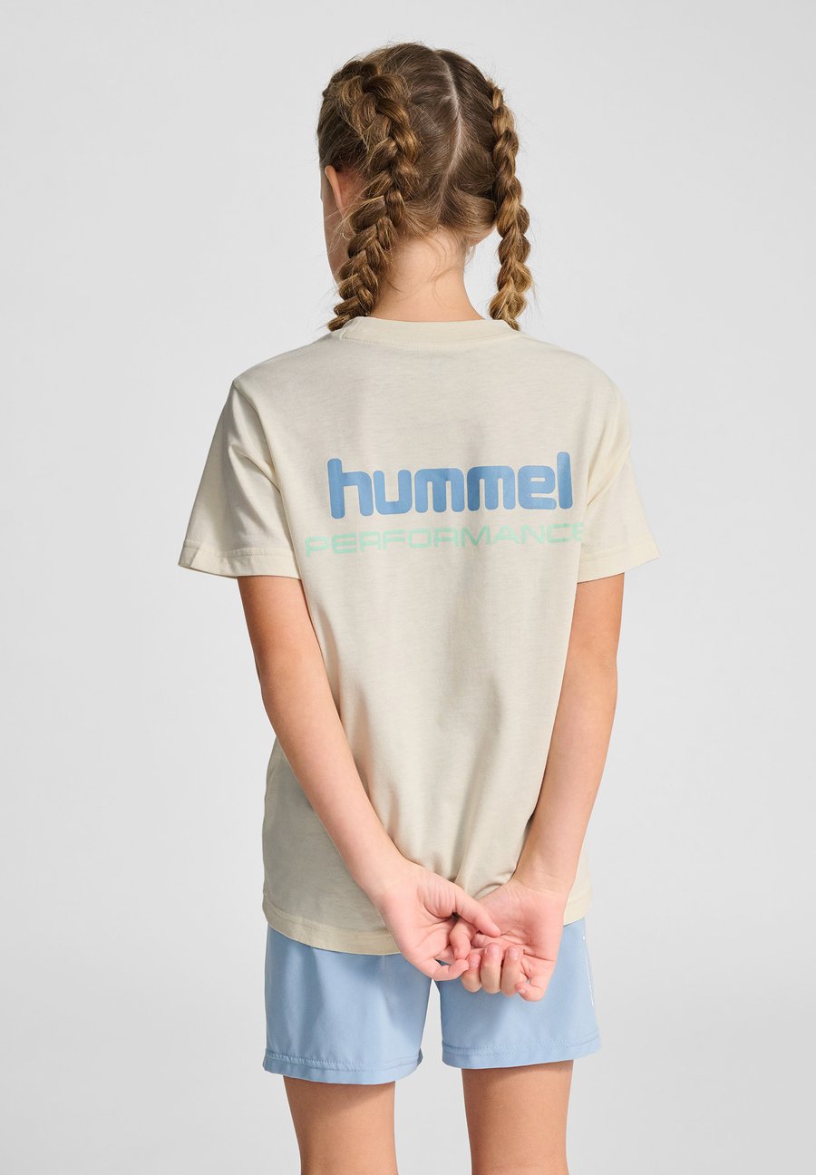 Футболка Hummel Print T-shirt, Tofu/Off-White — фото 2
