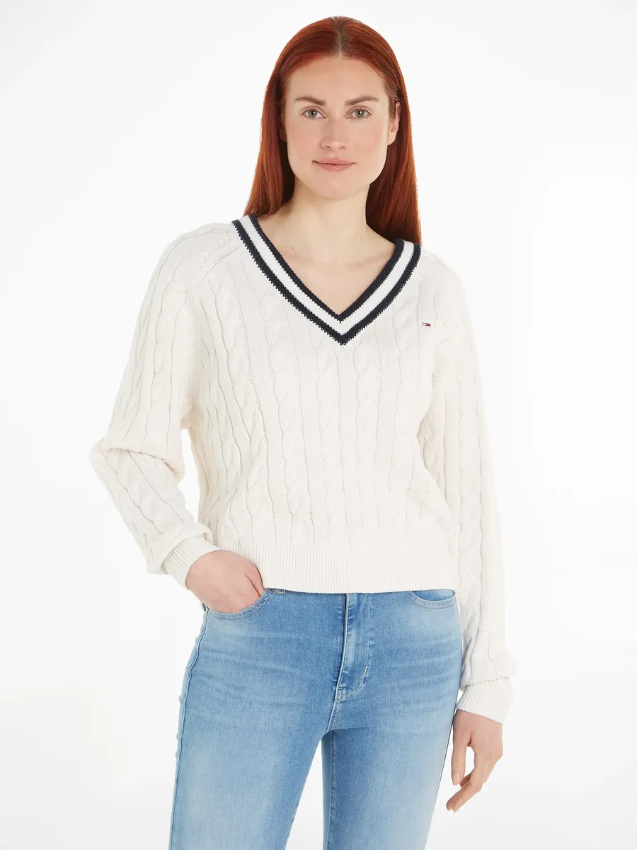 

Свитер Tommy Jeans с V-образным вырезом "TJW V-NECK CABLE SWEATER" и вышитым логотипом, белый