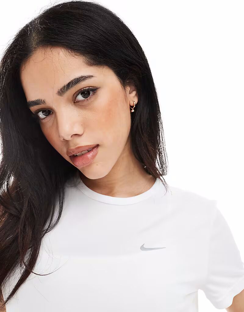 Футболка Nike Running Tempo Dri-Fit белого цвета — фото 3