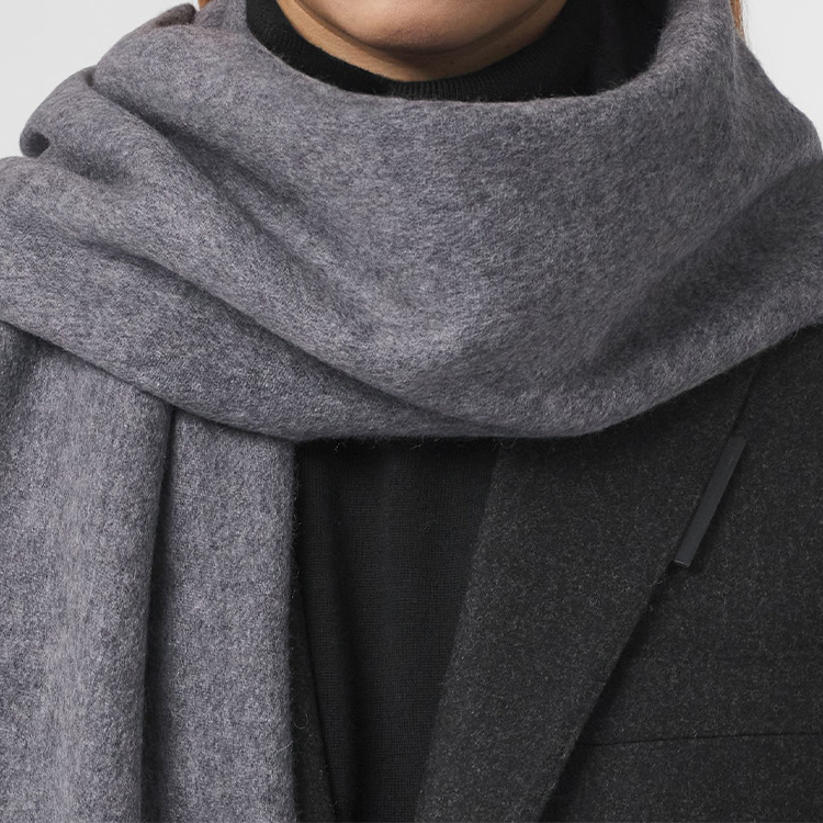 Burberry Реверсивный кашемировый шарф Check, Charcoal Gray — фото 2