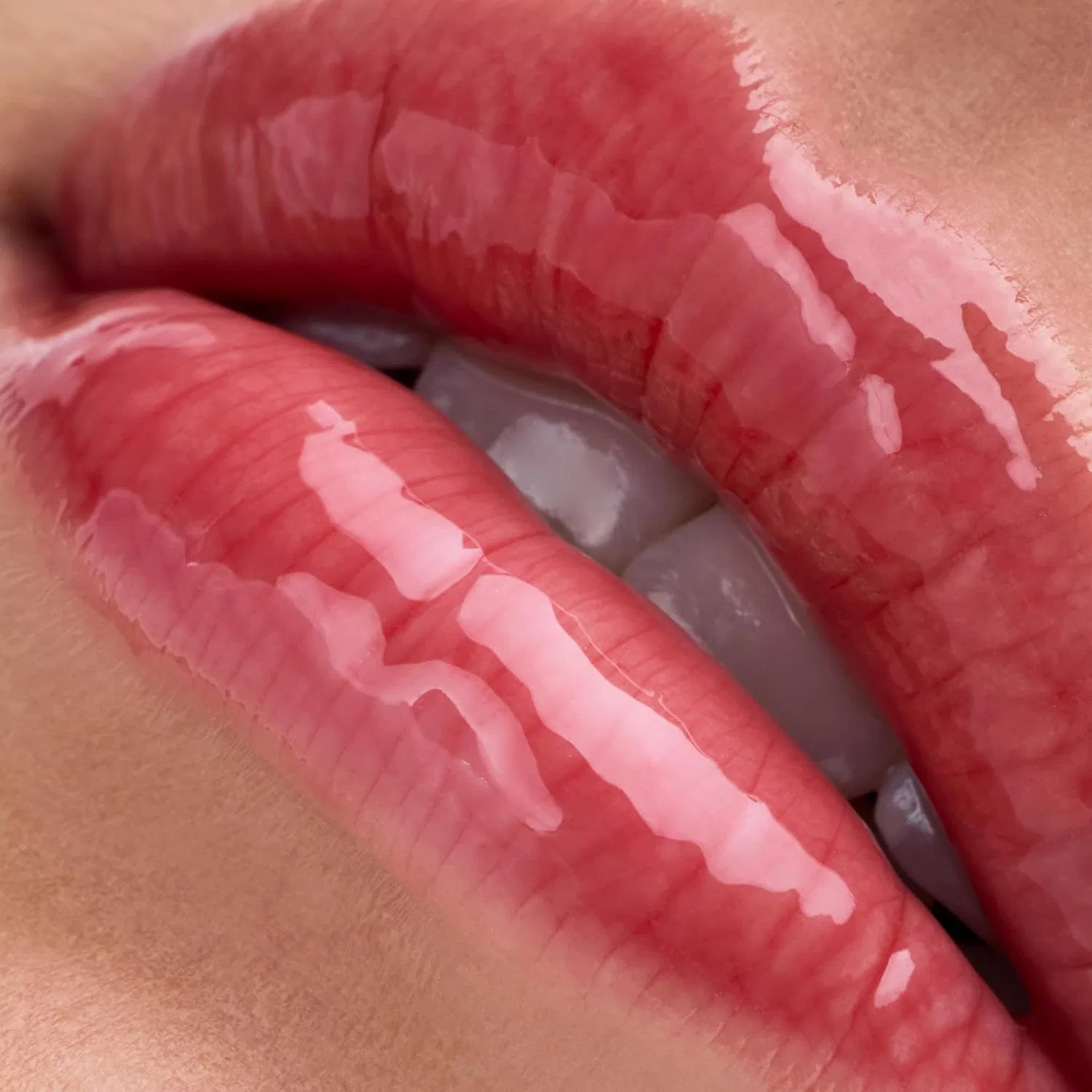 Увлажняющий блеск-бальзам для губ «Peptide Bliss Glossy Lip Balm No. 030» от Catrice, красный, 3 шт. Catrice, 030 Dew Not Disturb — фото 4