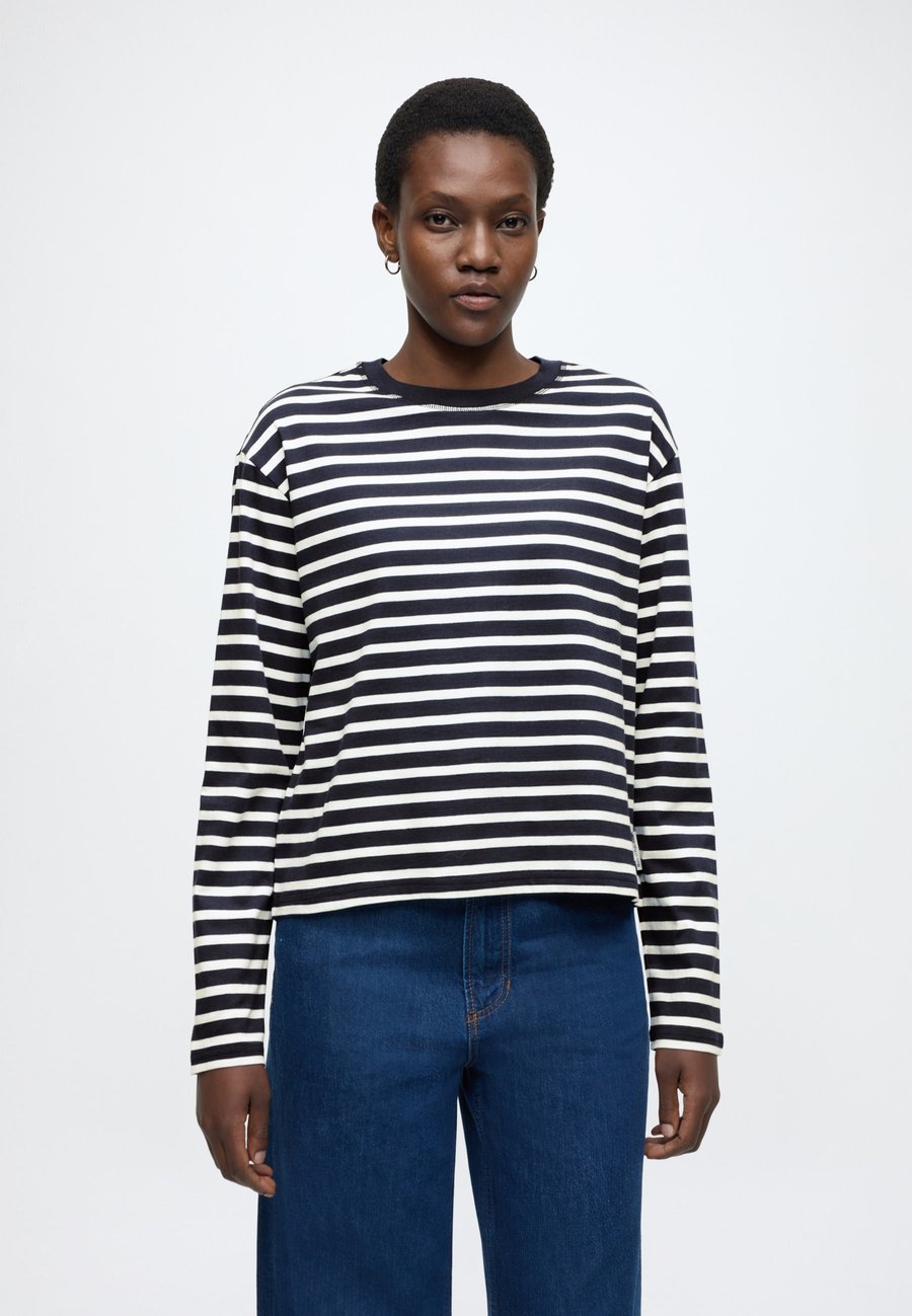 

Топ Marc O'Polo DENIM T-SHIRTS LSL, CREWNECK, YD, Dark Blue_Multi_04/Dark Blue