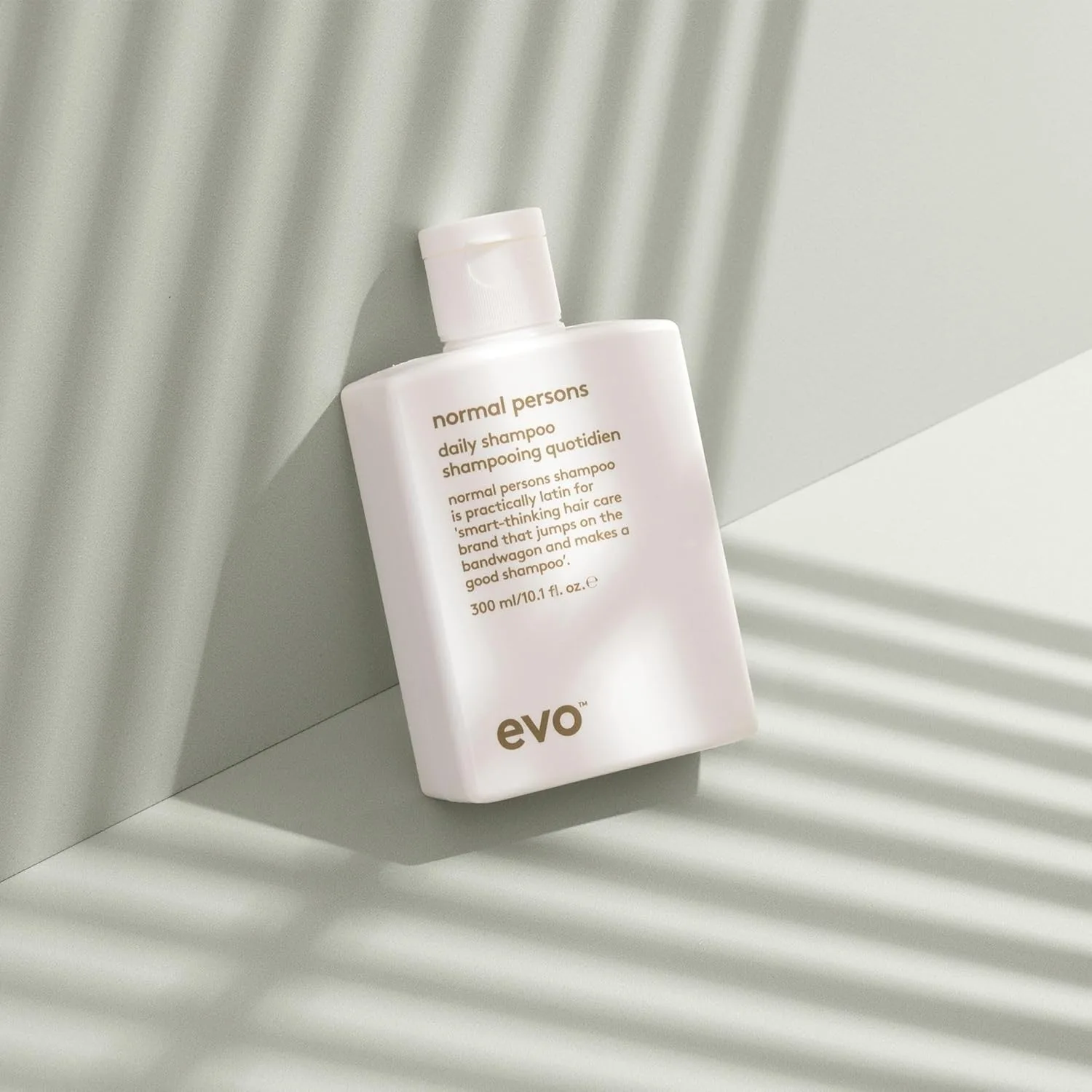 Шампунь EVO Normal Persons Daily Care - глубоко очищает, удаляет остатки средств для укладки и укрепляет волосы всех типов. 299 мл (.) — фото 4