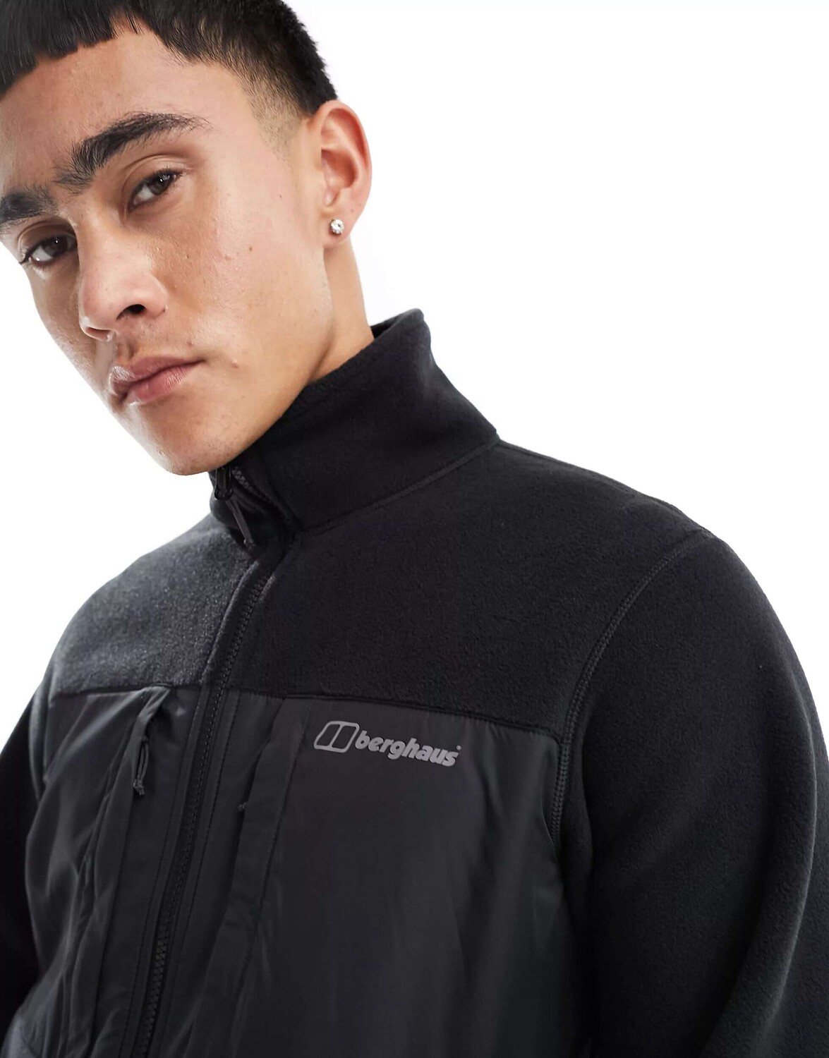 

Черная куртка унисекс Berghaus prisguide ia