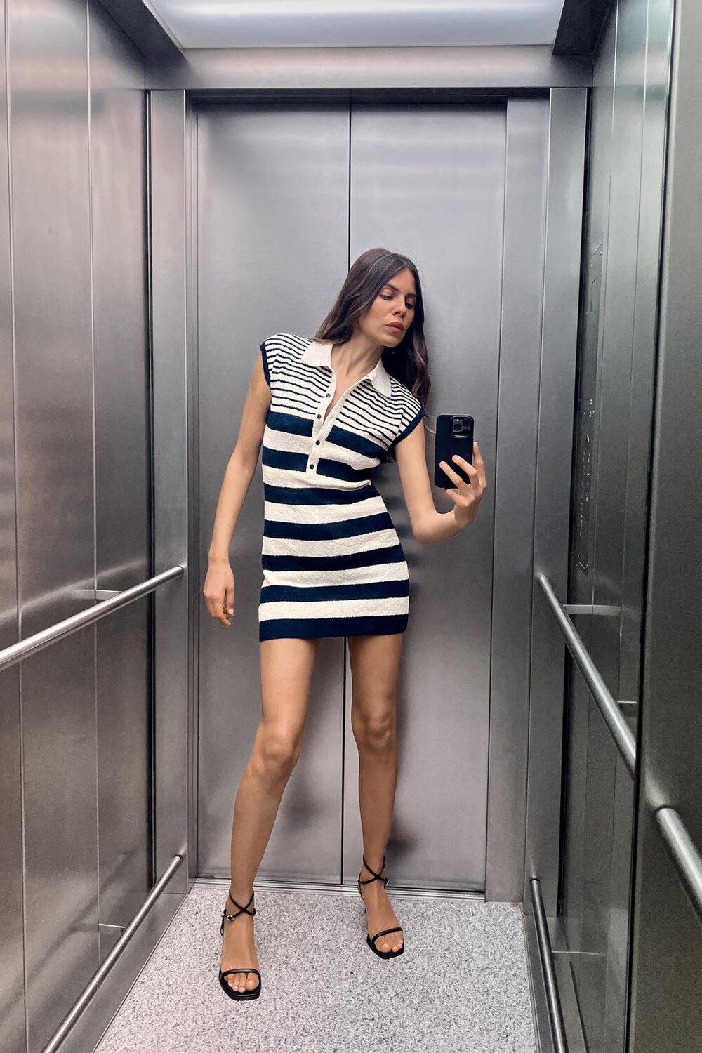

Короткое платье с косым кроем ZARA, темно-синий/белый